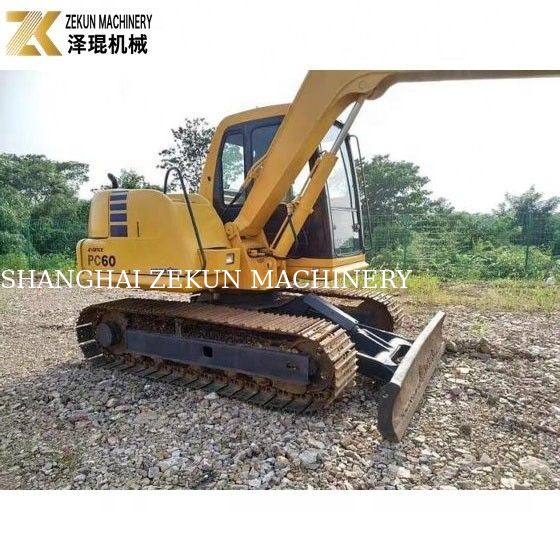 6200 กิโลกรัม น้ําหนักเครื่องใช้ Komatsu PC60-7 Excavator จากญี่ปุ่น แพมป์ไฮดรอลิกเดิม