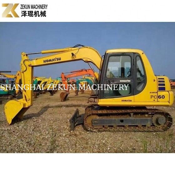 6200 กิโลกรัม น้ําหนักเครื่องใช้ Komatsu PC60-7 Excavator จากญี่ปุ่น แพมป์ไฮดรอลิกเดิม