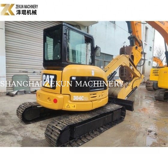 เครื่องขุด CAT 304 ขนาด 4 ตัน ที่ใช้แล้ว พร้อมห้องพักปิดและกระบอกไฮดรอลิกเดิม