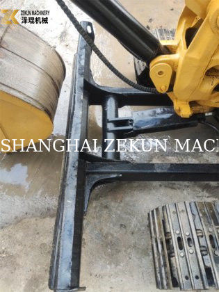 เครื่องขุด CAT 304 ขนาด 4 ตัน ที่ใช้แล้ว พร้อมห้องพักปิดและกระบอกไฮดรอลิกเดิม