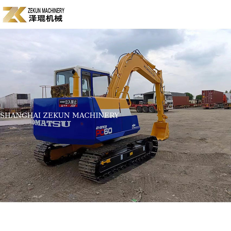 Japan Komatsu PC60-6 เครื่องขุดที่มีน้ําหนักการทํางานต่ํา 6 ตัน และอยู่ในสภาพดี