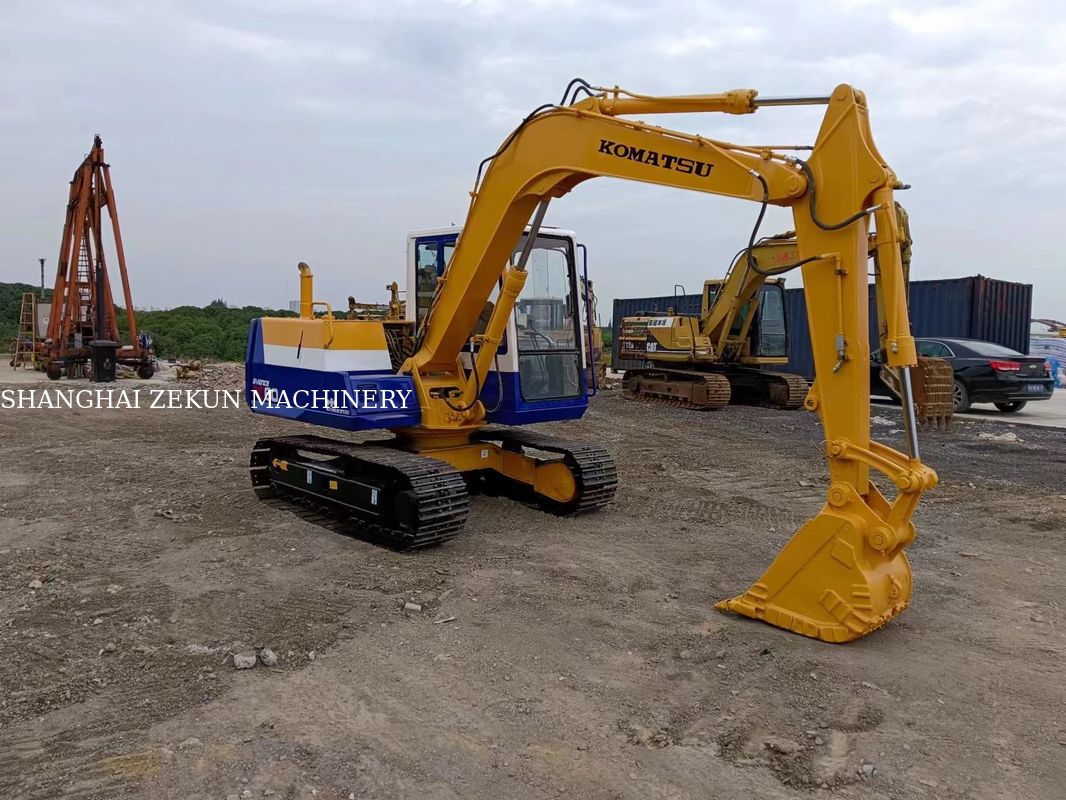 Japan Komatsu PC60-6 เครื่องขุดที่มีน้ําหนักการทํางานต่ํา 6 ตัน และอยู่ในสภาพดี