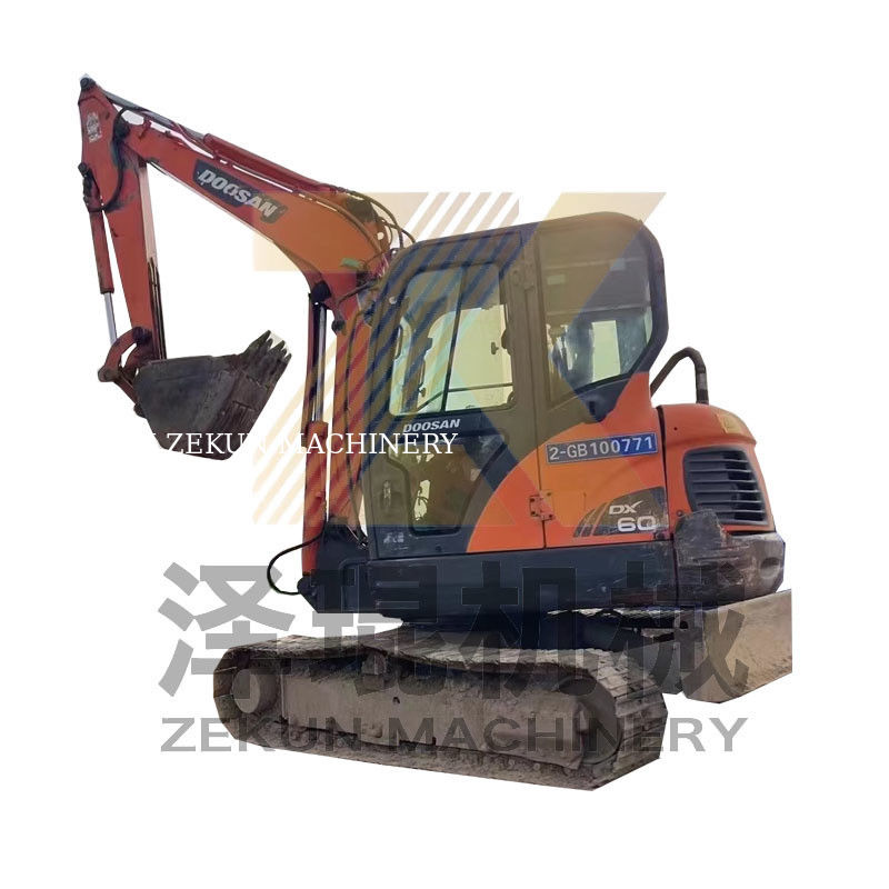 เครื่องขุด Doosan DH60-7 ปี 2015 สภาพดี น้ําหนักเครื่อง 5500 กิโลกรัม
