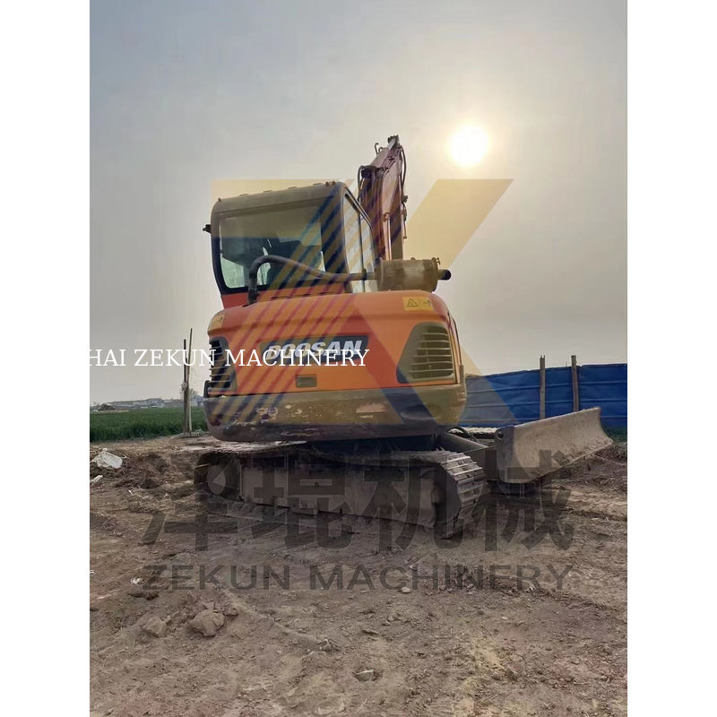 เครื่องขุด Doosan DH60-7 ปี 2015 สภาพดี น้ําหนักเครื่อง 5500 กิโลกรัม