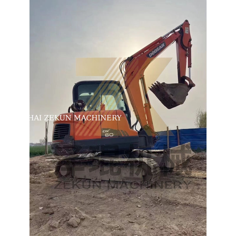 เครื่องขุด Doosan DH60-7 ปี 2015 สภาพดี น้ําหนักเครื่อง 5500 กิโลกรัม