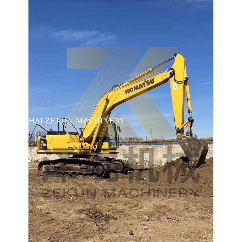 Komatsu PC210-8 PC210-8M0 เครื่องขุด 21 ตันในเซี่ยงไฮ้ 4001-6000 ชั่วโมงการทํางาน