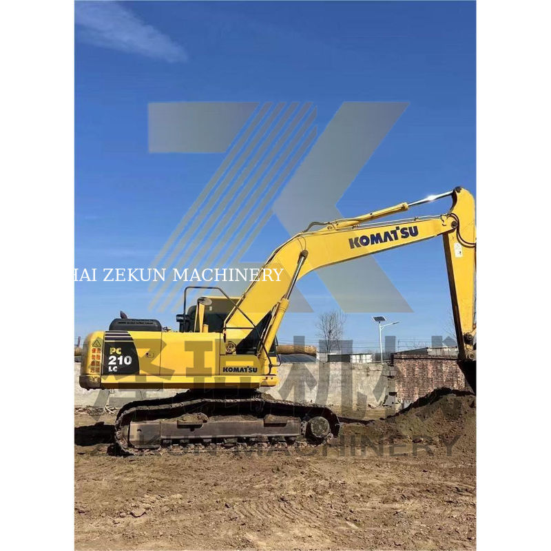 Komatsu PC210-8 PC210-8M0 เครื่องขุด 21 ตันในเซี่ยงไฮ้ 4001-6000 ชั่วโมงการทํางาน