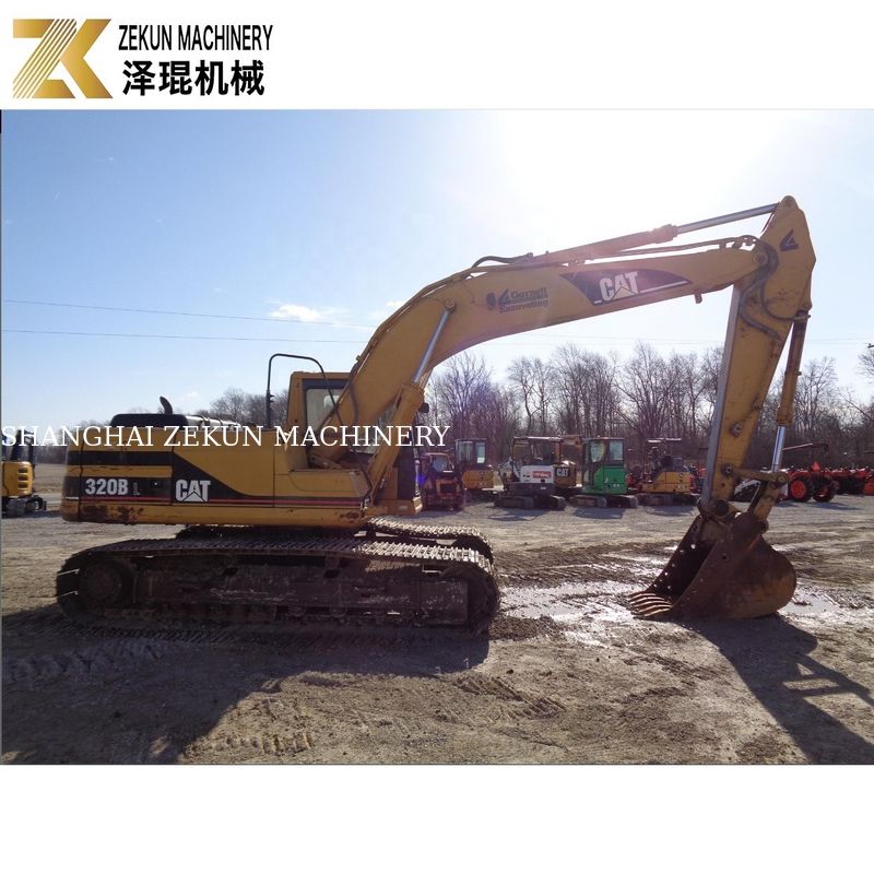 การขุดดินทําให้เป็นไปได้ด้วย เครื่องขุด CAT 320 BL และเครื่องยนต์ Caterpillar ขนาด 97kw
