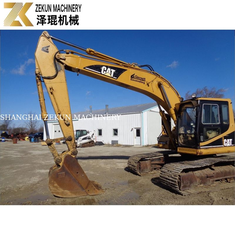การขุดดินทําให้เป็นไปได้ด้วย เครื่องขุด CAT 320 BL และเครื่องยนต์ Caterpillar ขนาด 97kw
