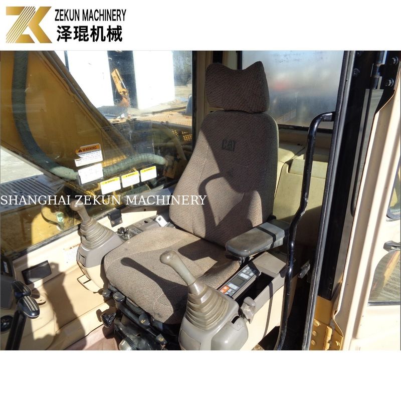 การขุดดินทําให้เป็นไปได้ด้วย เครื่องขุด CAT 320 BL และเครื่องยนต์ Caterpillar ขนาด 97kw