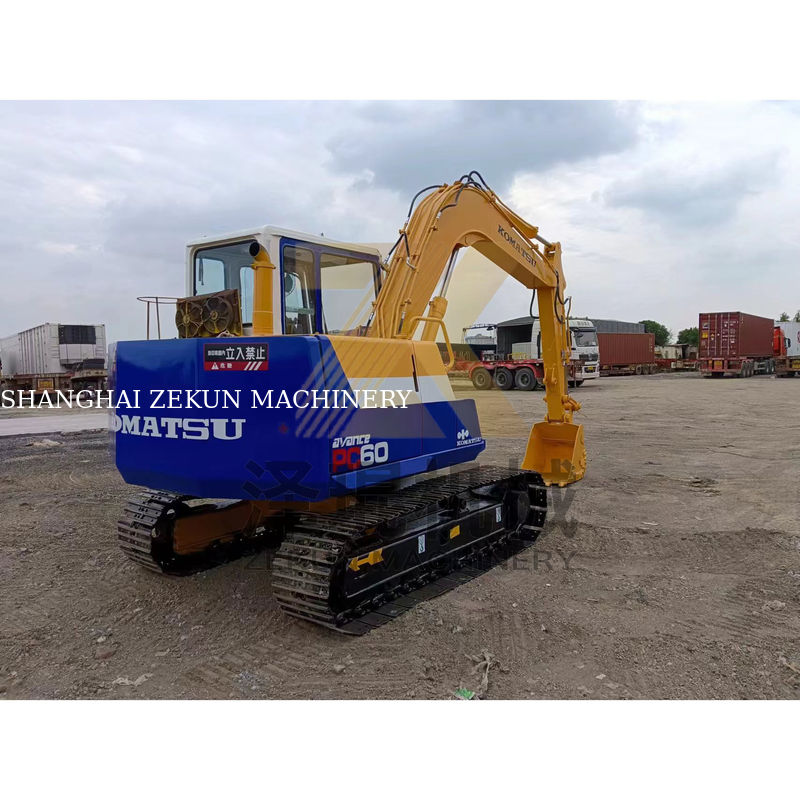 เครื่องขุด Komatsu PC60-5 มือสองพร้อมกับกระบอกไฮดรอลิกอื่น ๆ และในปี 2022