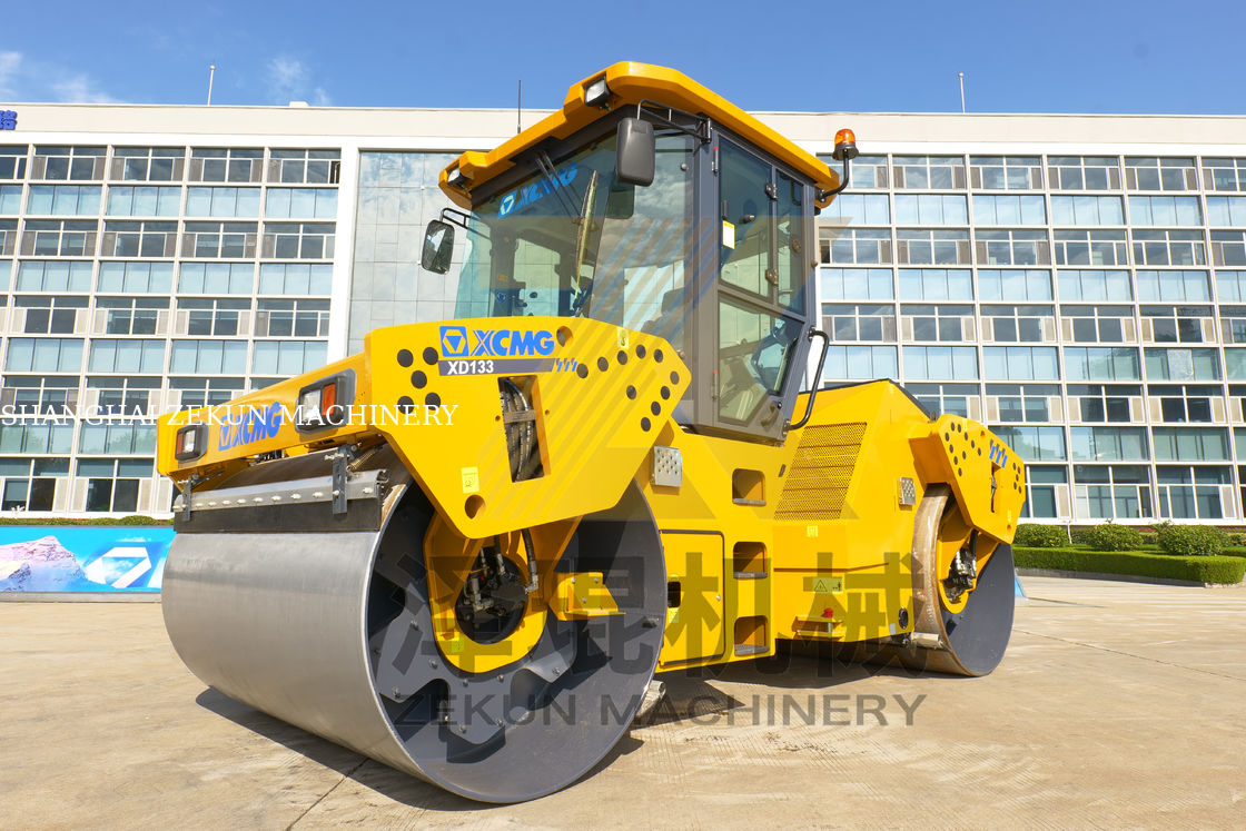 13ton XCMG XD133 Double Drum Roller จีน ระยะที่ 3 อุปกรณ์ก่อสร้างถนน
