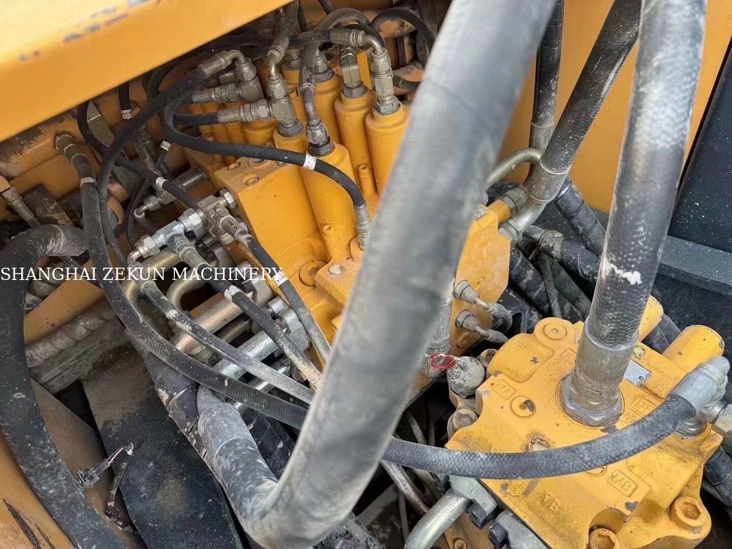 2018 R215VS Excavator 3 800 ชั่วโมงทํางาน เหมาะสําหรับงานหนัก