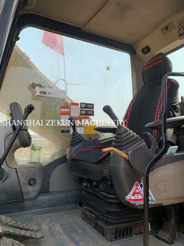 เครื่องขุด 2020 Cat 323D2 ที่มีความสามารถหลากหลาย 23 ตัน 4877 ชั่วโมง สําหรับการใช้งานที่หลากหลาย