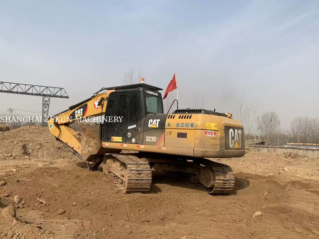 เครื่องขุด 2020 Cat 323D2 ที่มีความสามารถหลากหลาย 23 ตัน 4877 ชั่วโมง สําหรับการใช้งานที่หลากหลาย