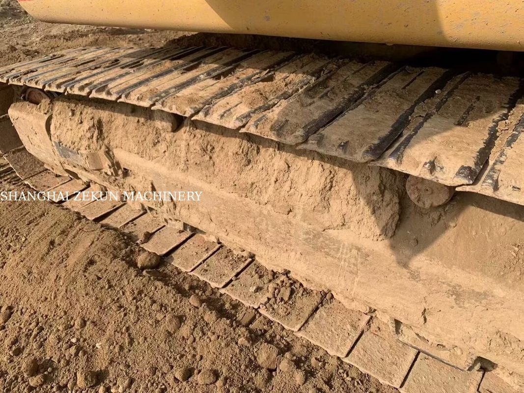 เครื่องขุด 2020 Cat 323D2 ที่มีความสามารถหลากหลาย 23 ตัน 4877 ชั่วโมง สําหรับการใช้งานที่หลากหลาย