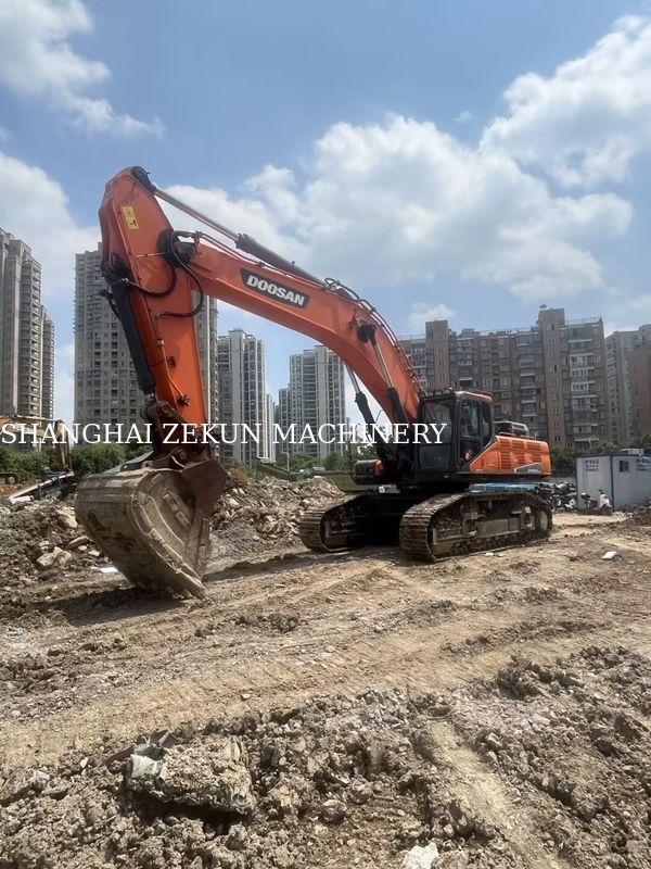 รถขุด Doosan DX500LC-9C มือสอง 800 รอบต่อนาที แรงม้า และความสูงขุดสูงสุด 11