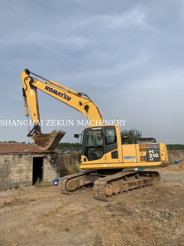 2015 Komatsu PC210LC-8MO Excavator ด้วยน้ําหนักการทํางาน 100 กิโลกรัม และความกว้างในการขุดสูงสุด 9