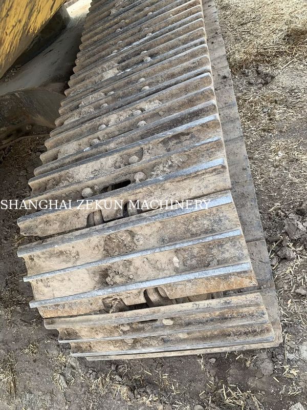 2015 Komatsu PC210LC-8MO Excavator ด้วยน้ําหนักการทํางาน 100 กิโลกรัม และความกว้างในการขุดสูงสุด 9