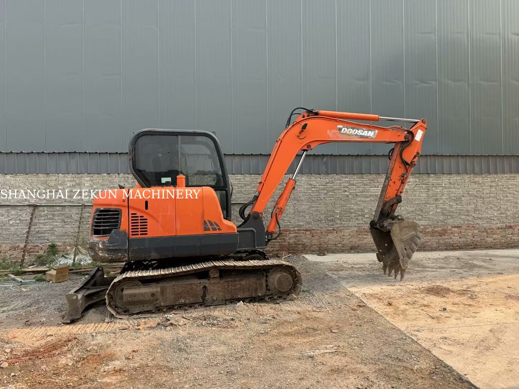 Doosan DX60 Excavator Tier 3 Emission Standard Max Reach At Ground Level 100 mm และผลงาน
