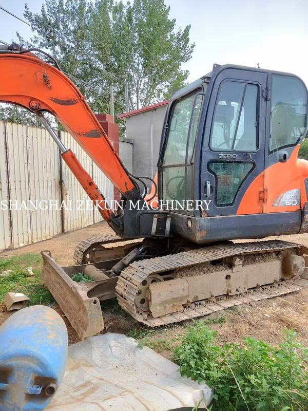 เครื่องขุด Doosan DX60 ปี 2013 ความดันไฮดรอลิก 27.5 MPa และความสูงในการขุดสูงสุด 800 มม