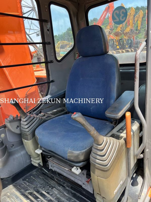 ฮิตาชิ ZX120-6 Excavator 14165hrs สําหรับความต้องการธุรกิจ ถังน้ํามัน ความจุ 240 ลิตร ความดันไฮดรอลิก 34.3 MPa