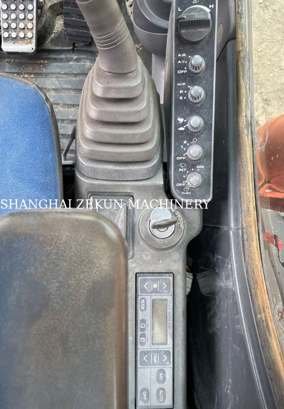 Hitachi ZX200-3G Excavator 10658hrs ความยาวแขน 2.94 m ความสูงในการขุดสูงสุด 620 mm